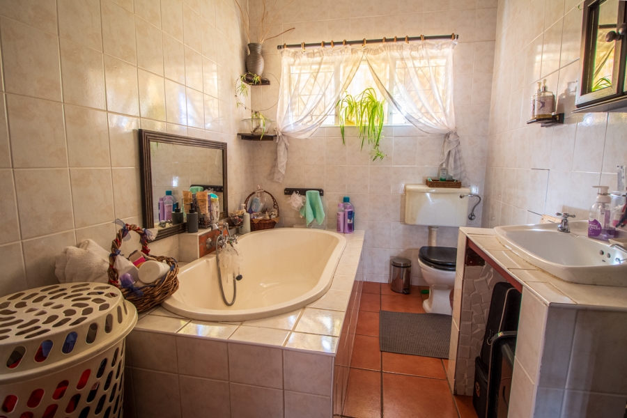 4 Bedroom Property for Sale in Die Rand Northern Cape